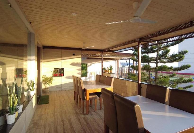 Four Seasons Hotel And Restaurant