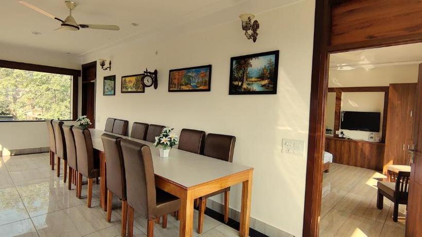 Four Seasons Hotel And Restaurant