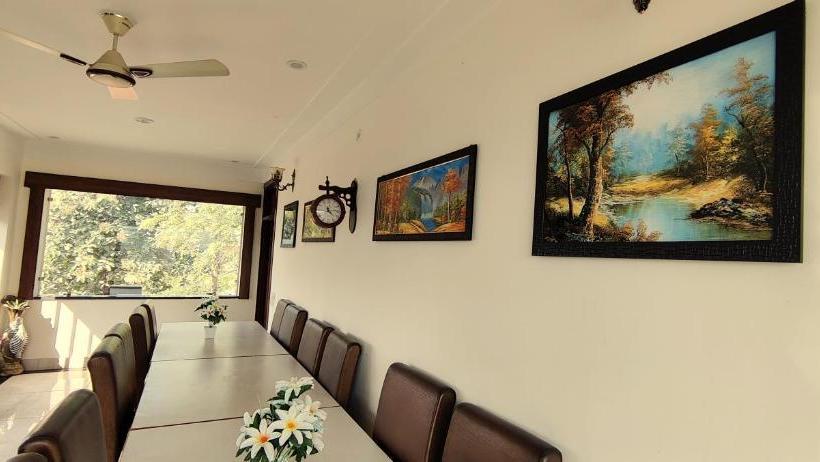 Four Seasons Hotel And Restaurant