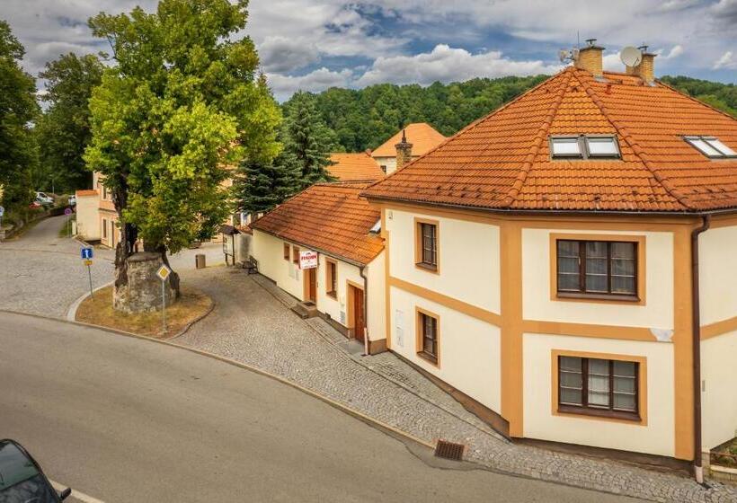 פנסיון Penzion A Kemp Koruna