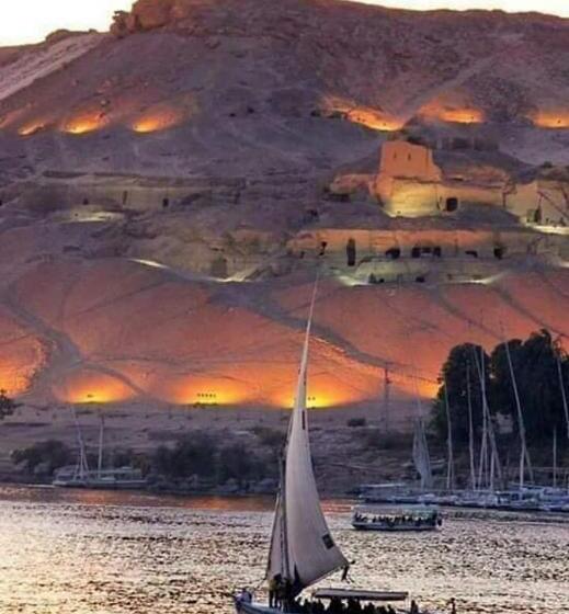 تختخواب و صبحانه King Nubian Guest House