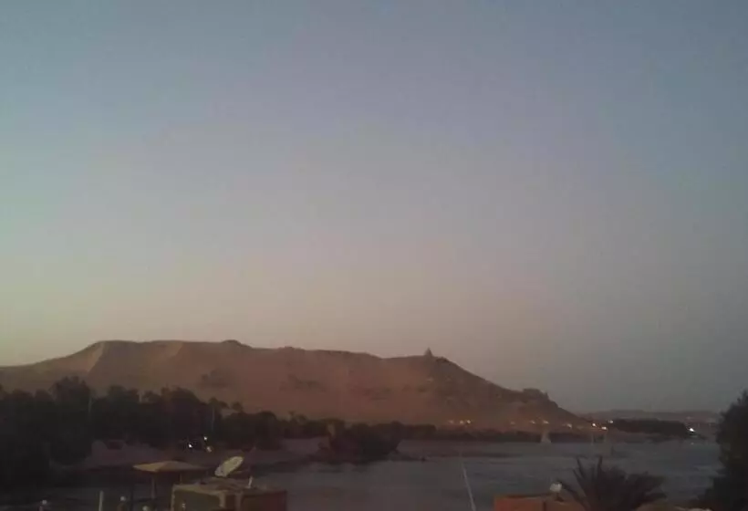 تختخواب و صبحانه King Nubian Guest House