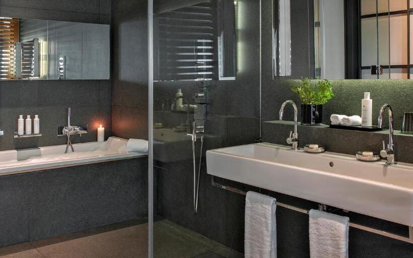 Grand Hotel Central, Small Luxury Hotels