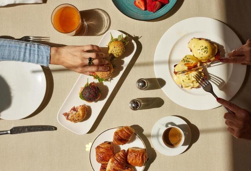 Grand Hotel Central, Small Luxury Hotels