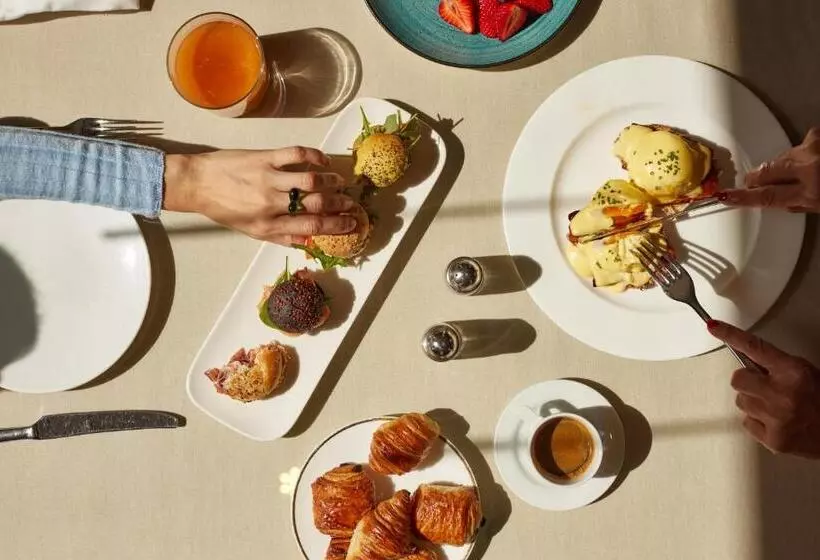 Grand Hotel Central, Small Luxury Hotels