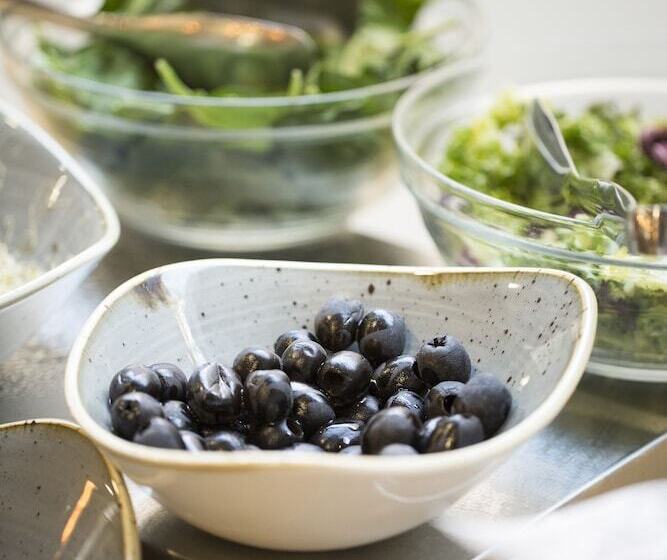 هتل Petit Palace Plaza Malaga