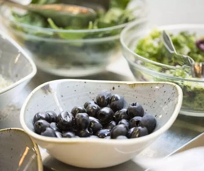 هتل Petit Palace Plaza Malaga