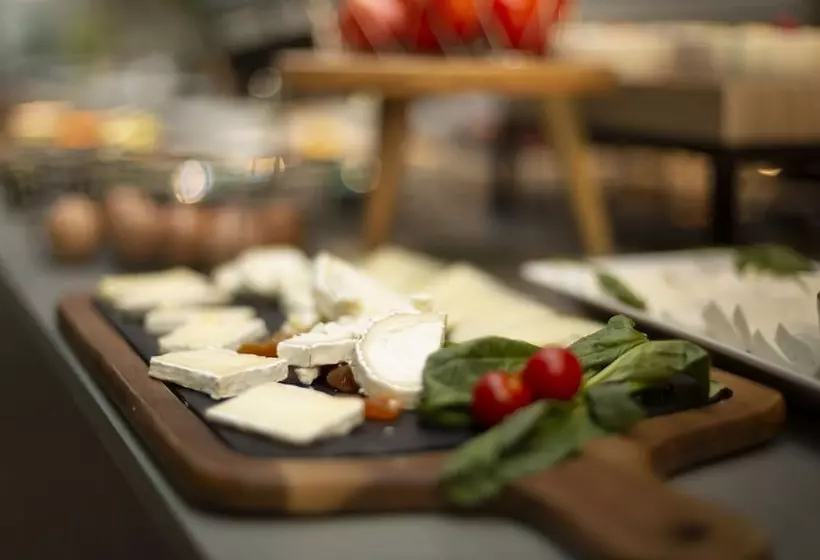 هتل Petit Palace Plaza Malaga