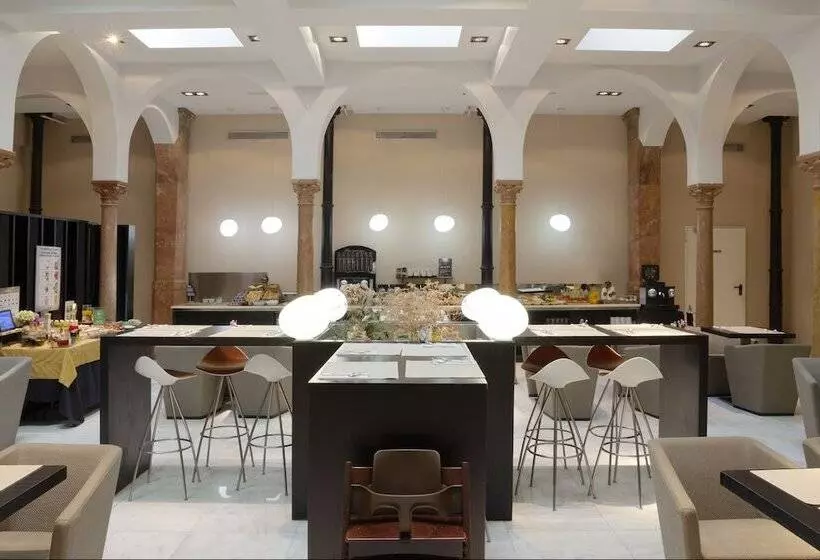 هتل Petit Palace Plaza Malaga