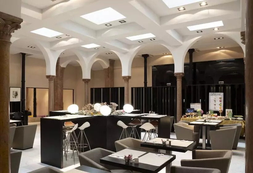 هتل Petit Palace Plaza Malaga