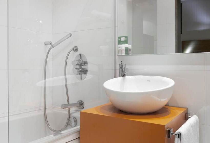 هتل Petit Palace Plaza Malaga