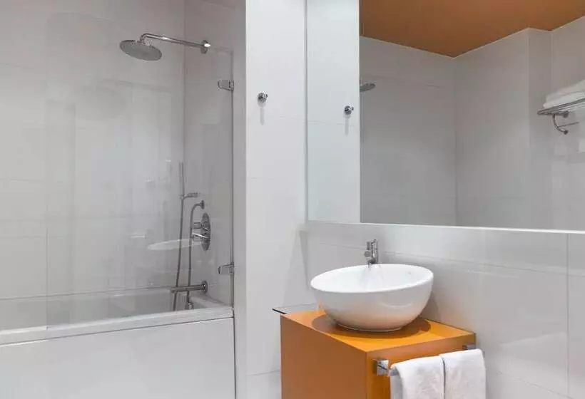 هتل Petit Palace Plaza Malaga