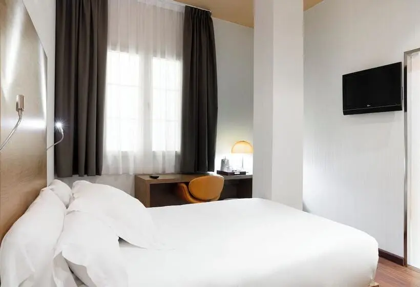 هتل Petit Palace Plaza Malaga