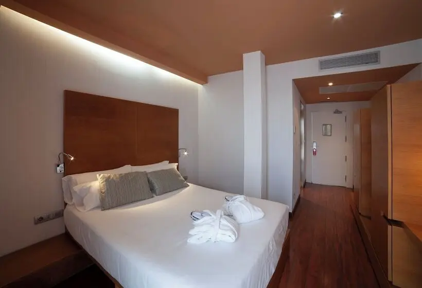 هتل Petit Palace Plaza Malaga