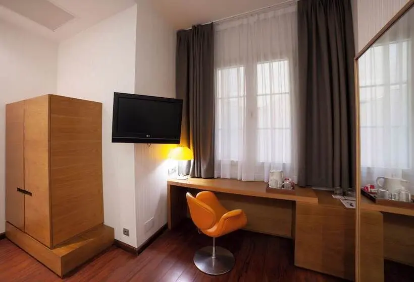 هتل Petit Palace Plaza Malaga