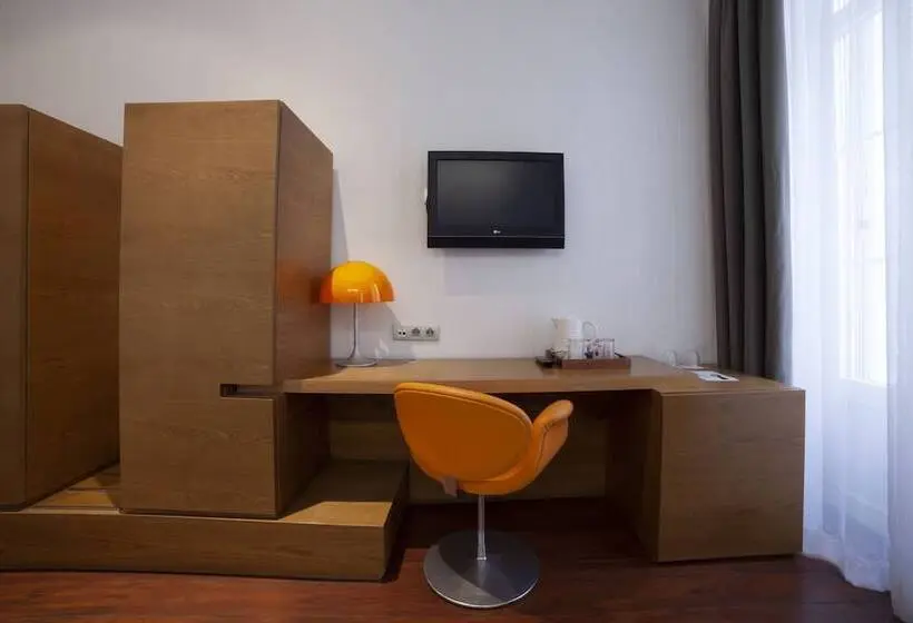 هتل Petit Palace Plaza Malaga