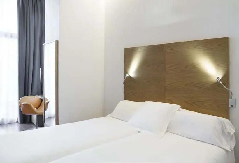 هتل Petit Palace Plaza Malaga