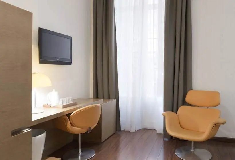 هتل Petit Palace Plaza Malaga