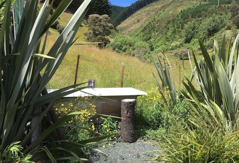 בית מלון כפרי The Pear Orchard Lodge