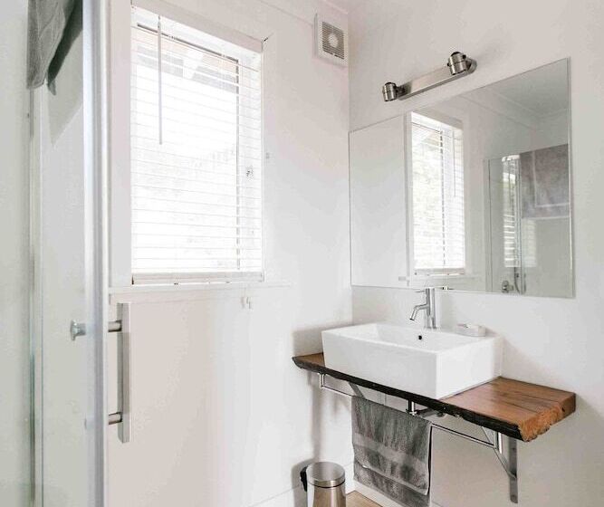 בית מלון כפרי The Pear Orchard Lodge