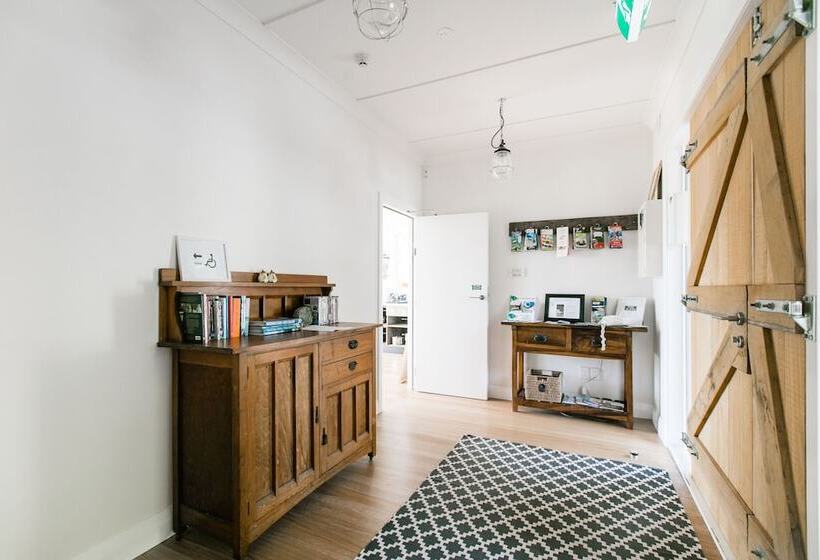 בית מלון כפרי The Pear Orchard Lodge