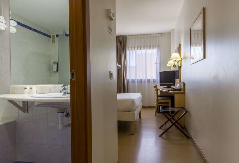 Отель Travelodge Madrid Alcalá De Henares
