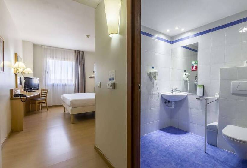 Отель Travelodge Madrid Alcalá De Henares