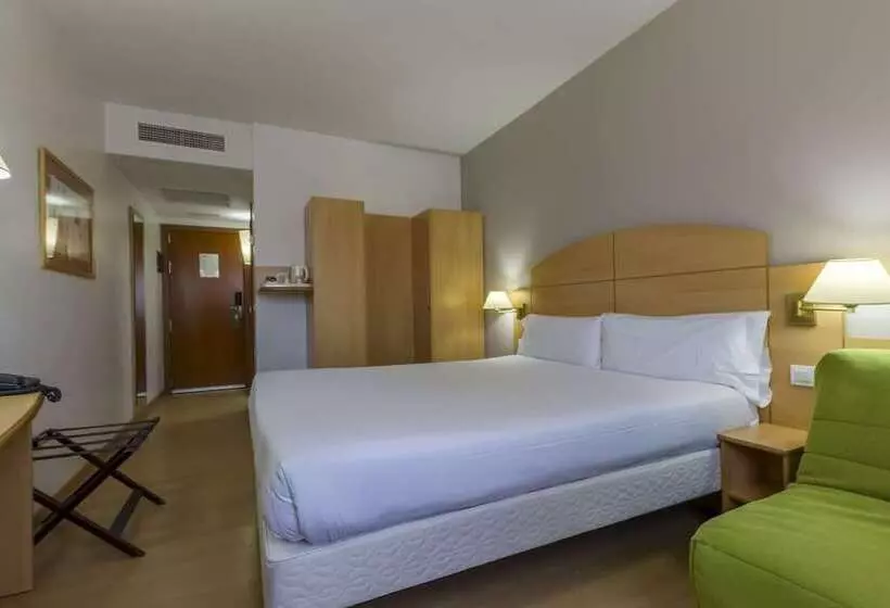 هتل Travelodge Madrid Alcalá De Henares