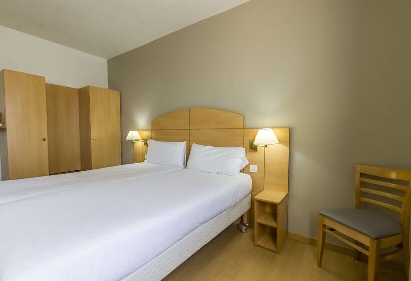 Отель Travelodge Madrid Alcalá De Henares