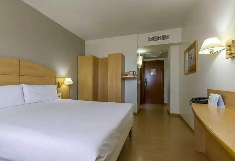 هتل Travelodge Madrid Alcalá De Henares