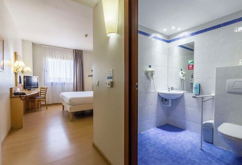 Отель Travelodge Madrid Alcalá De Henares