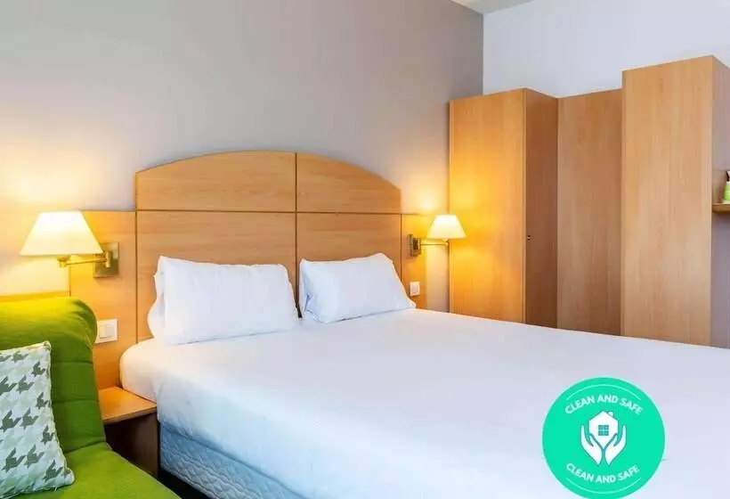 هتل Travelodge Madrid Alcalá De Henares