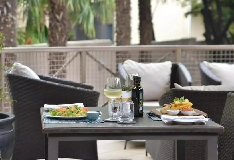 Courtyard Hotel Sandton