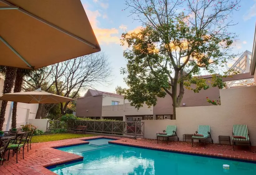 Courtyard Hotel Sandton