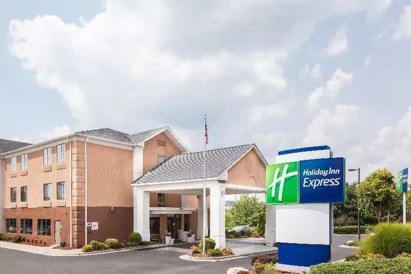 هتل Holiday Inn Exp Winston Salem By Ihg