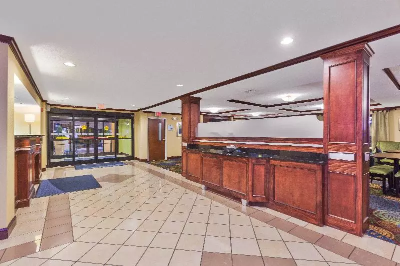 هتل Holiday Inn Exp Winston Salem By Ihg