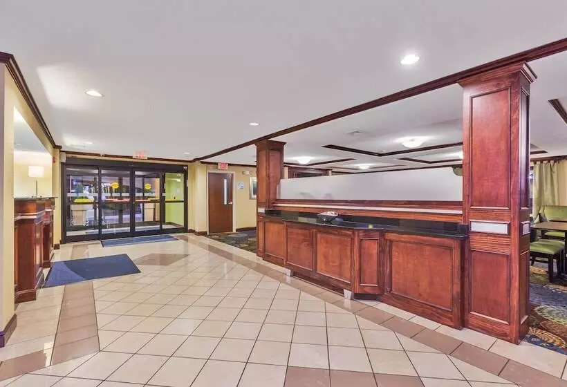 هتل Holiday Inn Exp Winston Salem By Ihg