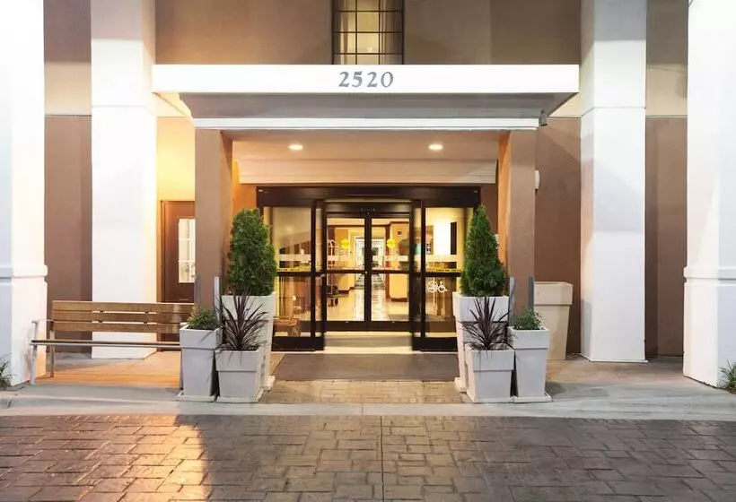 هتل Holiday Inn Exp Winston Salem By Ihg