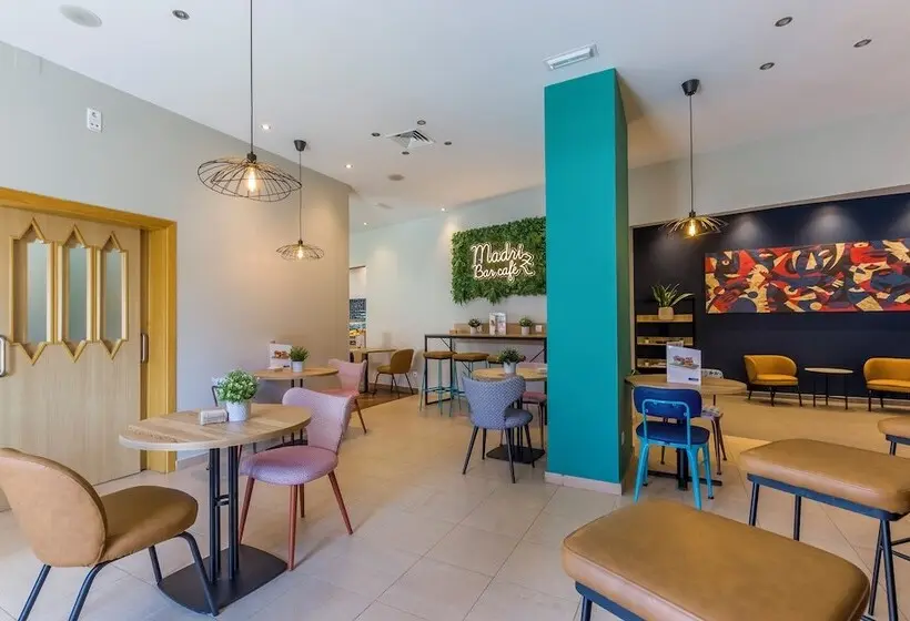 هتل Travelodge Madrid Alcalá de Henares