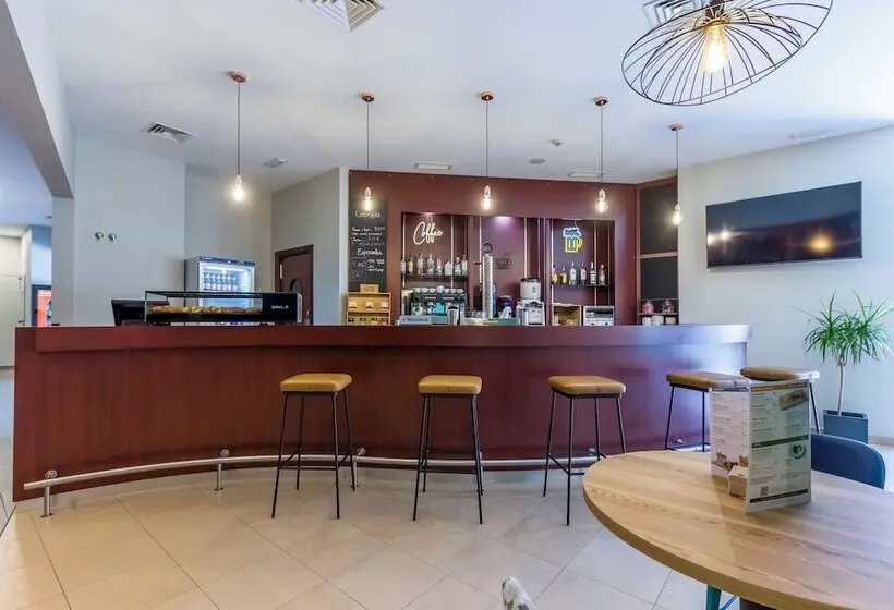 هتل Travelodge Madrid Alcalá de Henares
