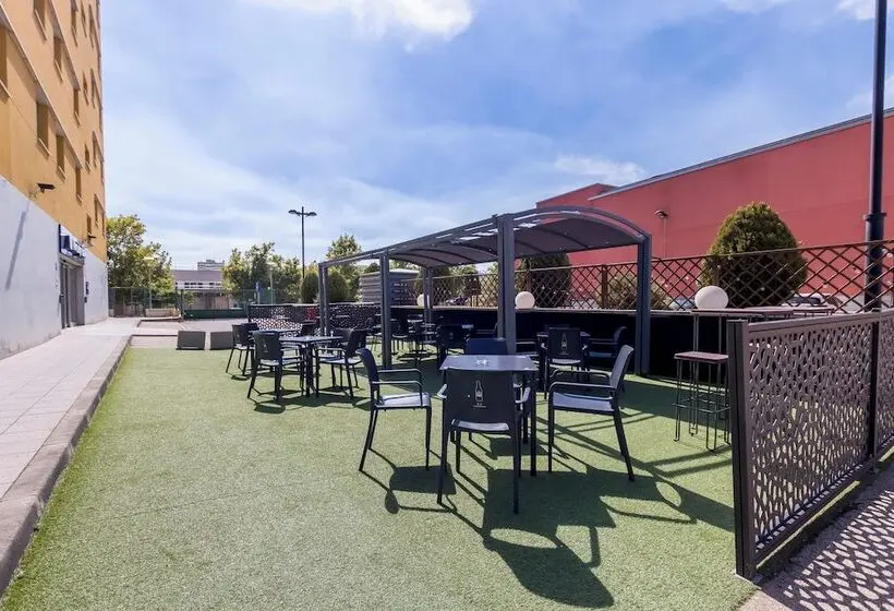 هتل Travelodge Madrid Alcalá de Henares