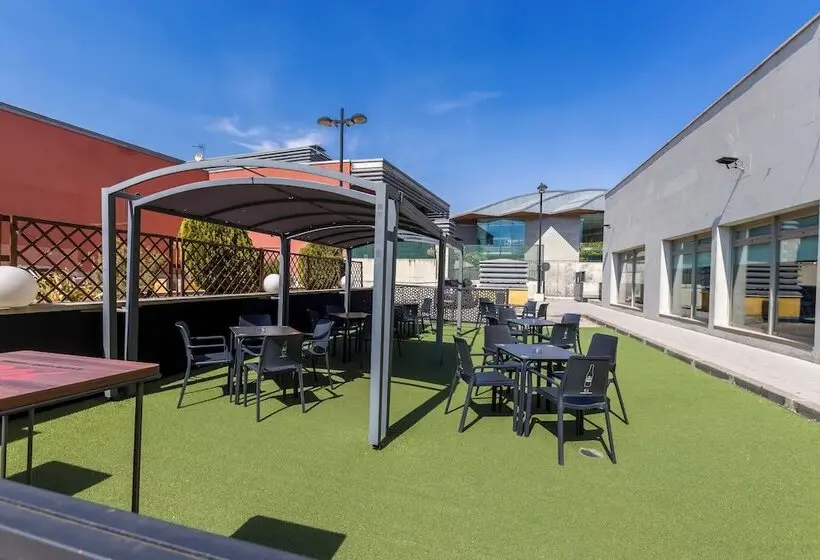هتل Travelodge Madrid Alcalá de Henares