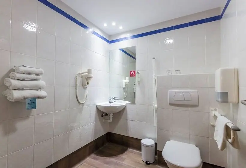 هتل Travelodge Madrid Alcalá de Henares