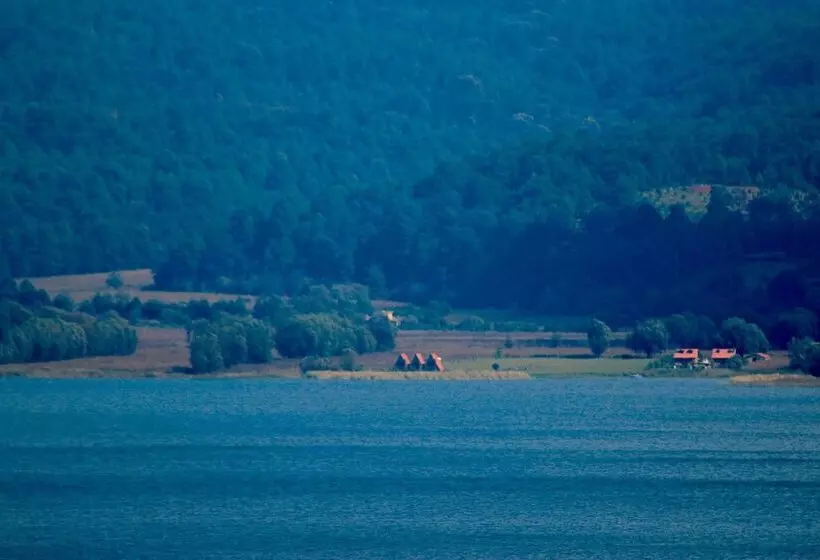 호텔 Zirahuen Forest And Resort