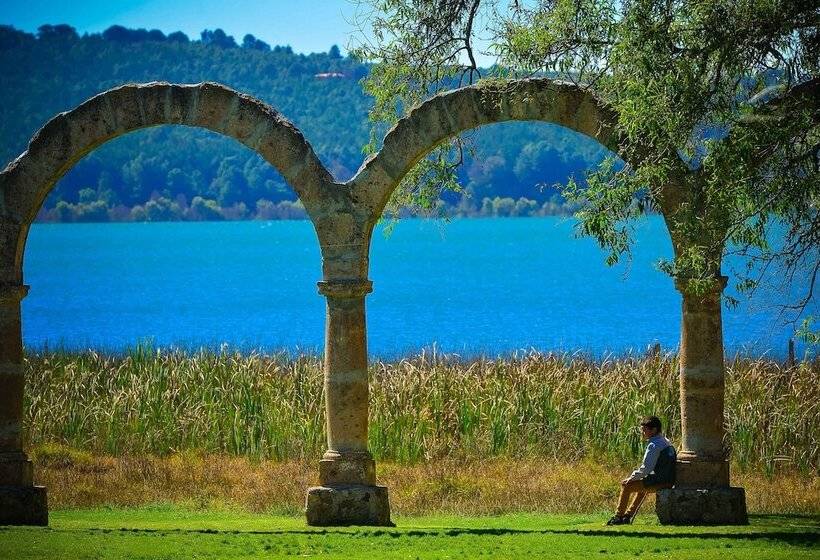 فندق Zirahuen Forest And Resort
