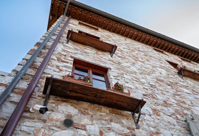 تختخواب و صبحانه Castello Dei Templari