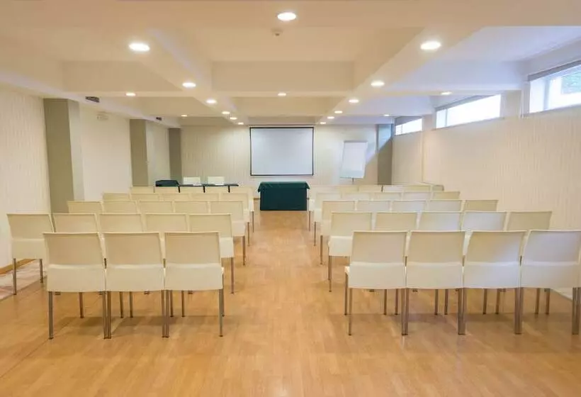 Отель Amazonia Jamor