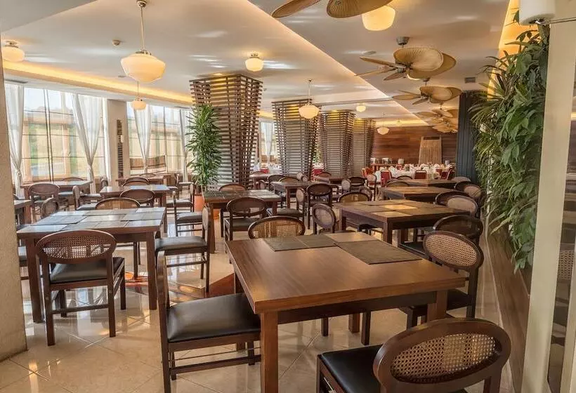 Отель Amazonia Jamor