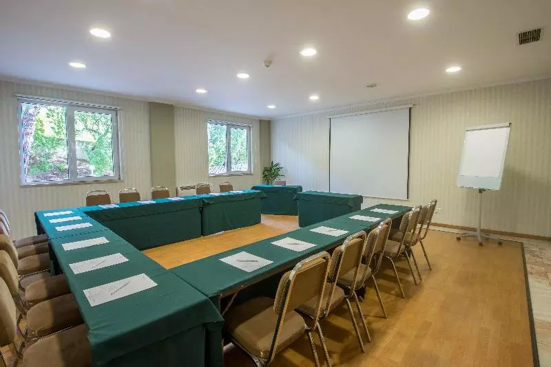 Отель Amazonia Jamor