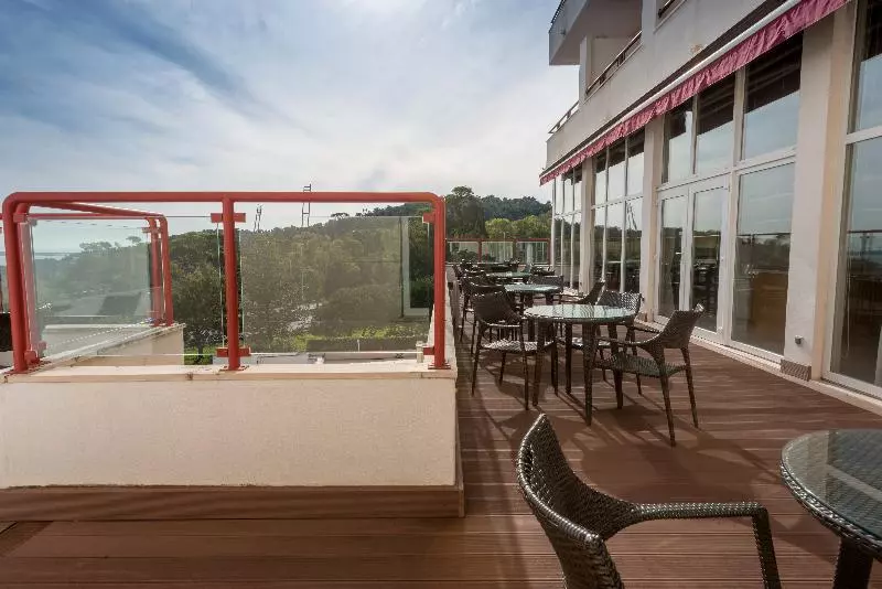 Отель Amazonia Jamor